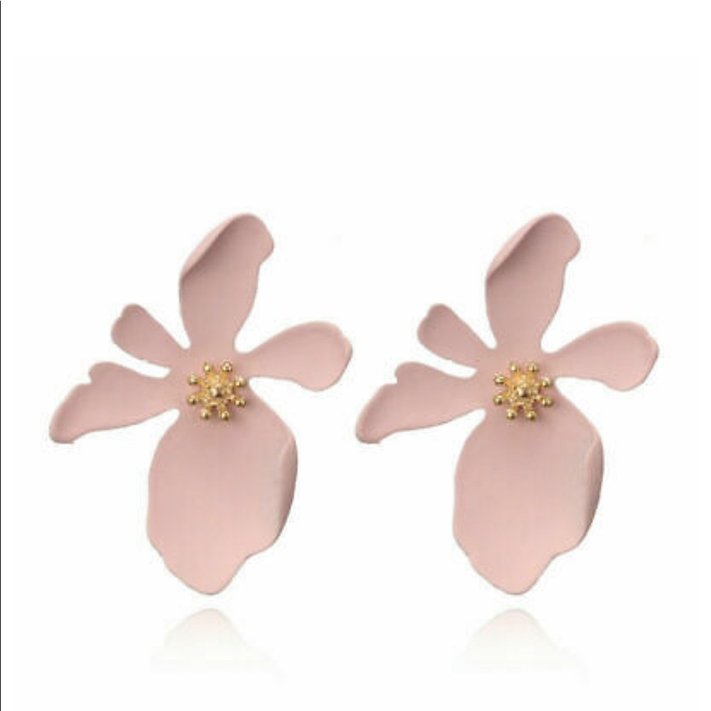 Flower post earrings